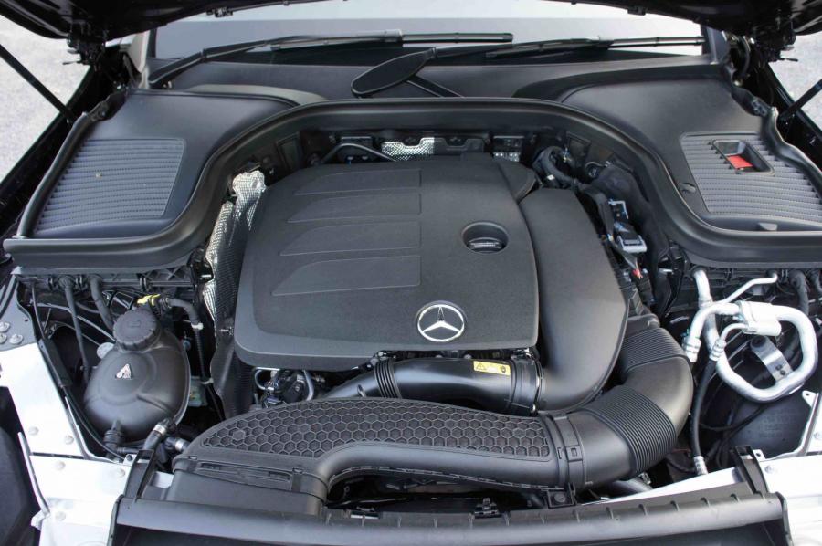 Моторный отсек Mercedes-Benz GLC200 (X253) 2019 года  (MY) (фото 9 из 11)